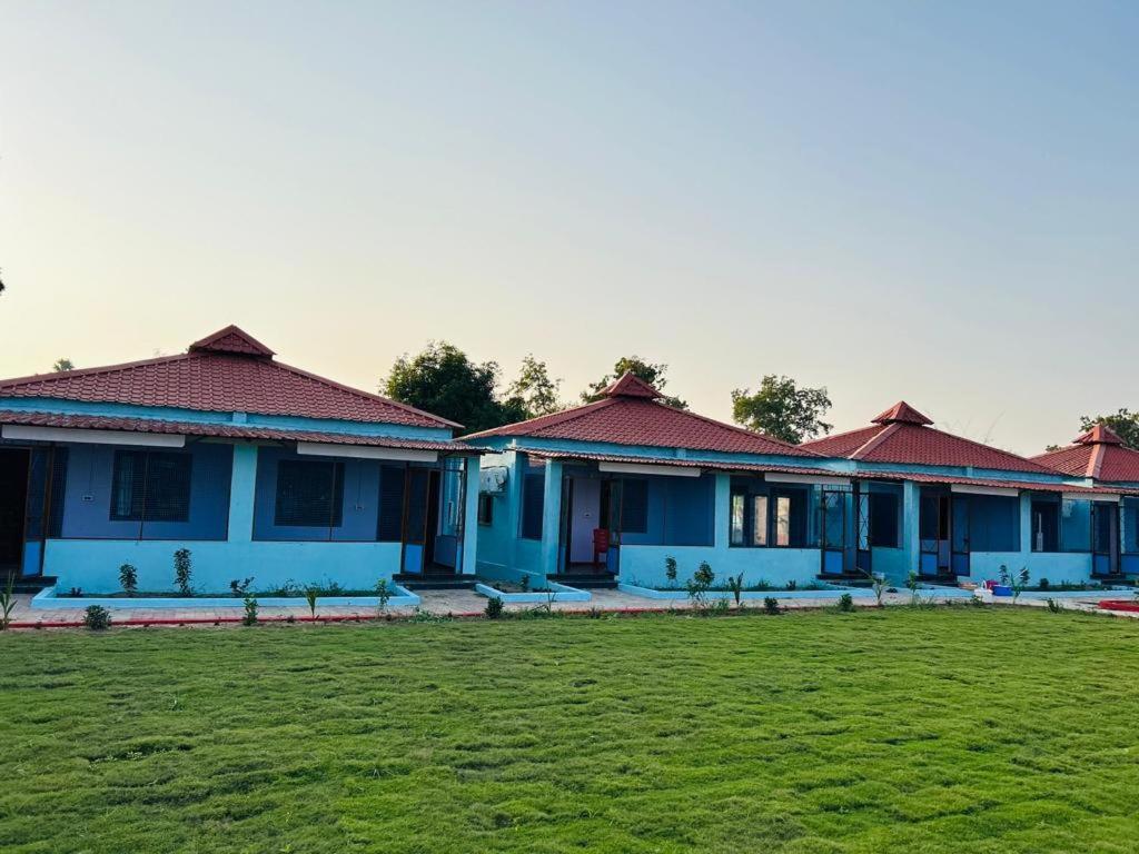 Vrundavan Home Stay And Village Resort Kevadia Екстериор снимка